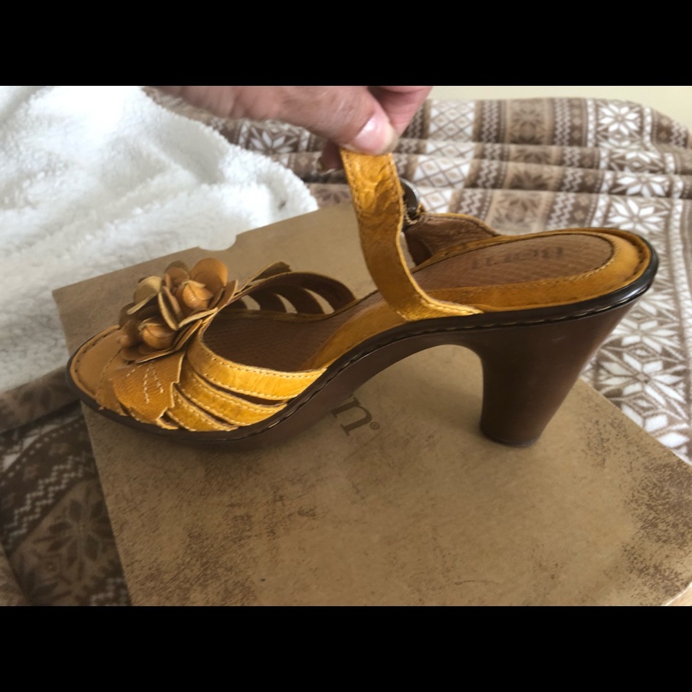 Born “flower” scrappy sandals yellow